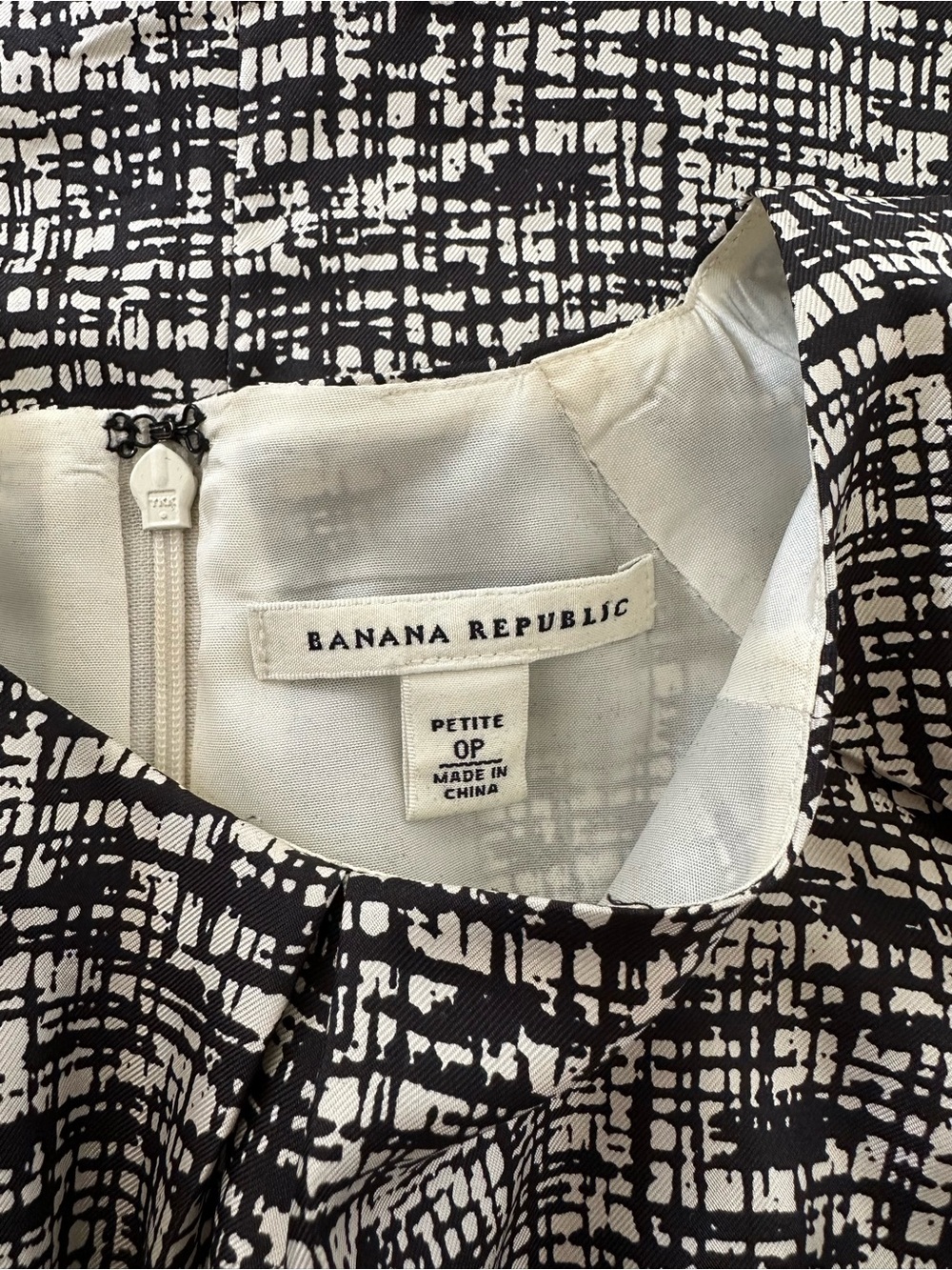 Banana Republic 100% Silk Printed Sheath Dress – Petite 0P - Picture 4 of 4